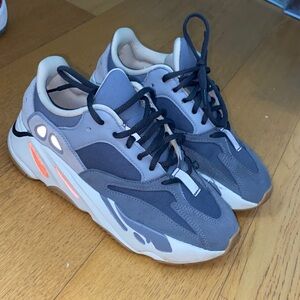 Yeezy Boost  700 ‘Magnet’ size 6Y/Mens